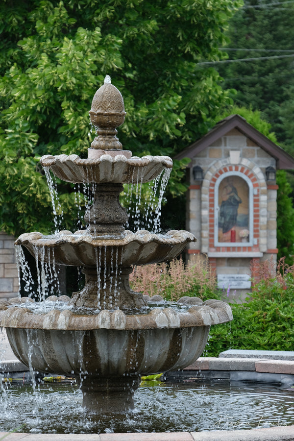 Water fountain of the Greek Orthodox Monastery of the Virgin Mary the Consolatory. Monasterevmc-Le troupeau bénit