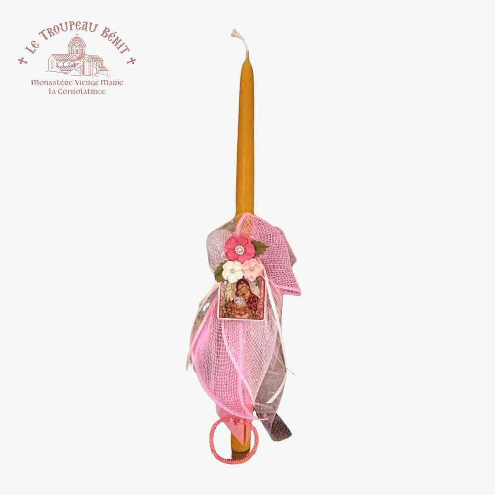 Decorative candle with pink mesh and floral elements on a white background, featuring Le Troupeau Benit logo.