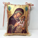 Byzantine Orthodox Icon of the Mother of God printed on a satin pillow designed and handmade in Canada by the sisters of monasterevmc.org / Oreiller avec impression d'une icone byzantine orthodoxe de la Mère de Dieu conçu et fait à la main au Québec par les soeurs du monasterevmc.org