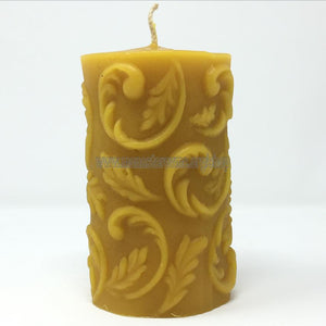 Beeswax rustic style pillar candle handmade in Canada by the sisters of monasterevmc.org/ Pillier rustique en cire d'abeille fabriquée à la main au Québec par les soeurs du monasterevmc.org